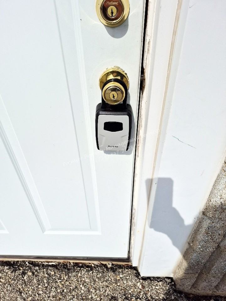 3395 Brodhead Road, Unit A - Photo 3 of 16