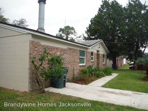 3026 Mangrove Ave - Photo 3 of 14