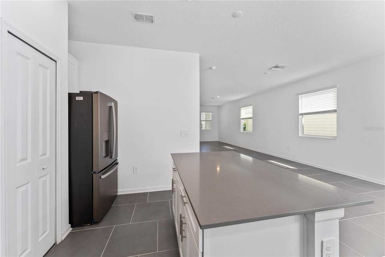 7728 Stone Creek Trail - Photo 3 of 24