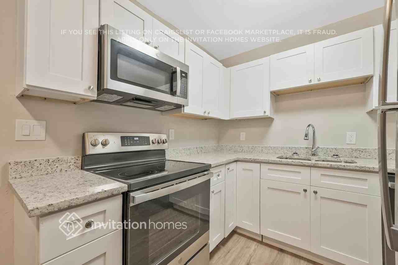 2831 Sanka Dr - Photo 5 of 18