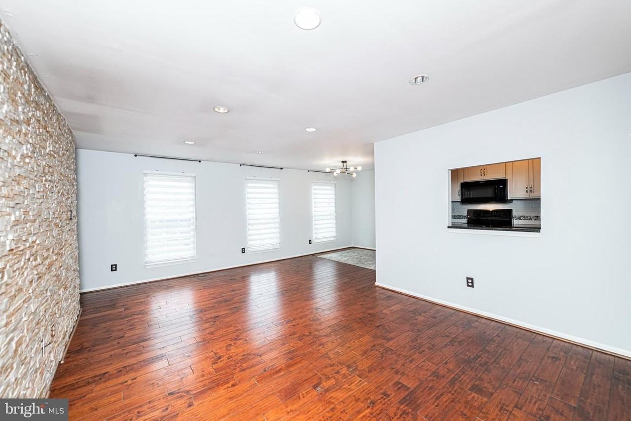 973 Roundhouse Ct - Photo 2 of 23