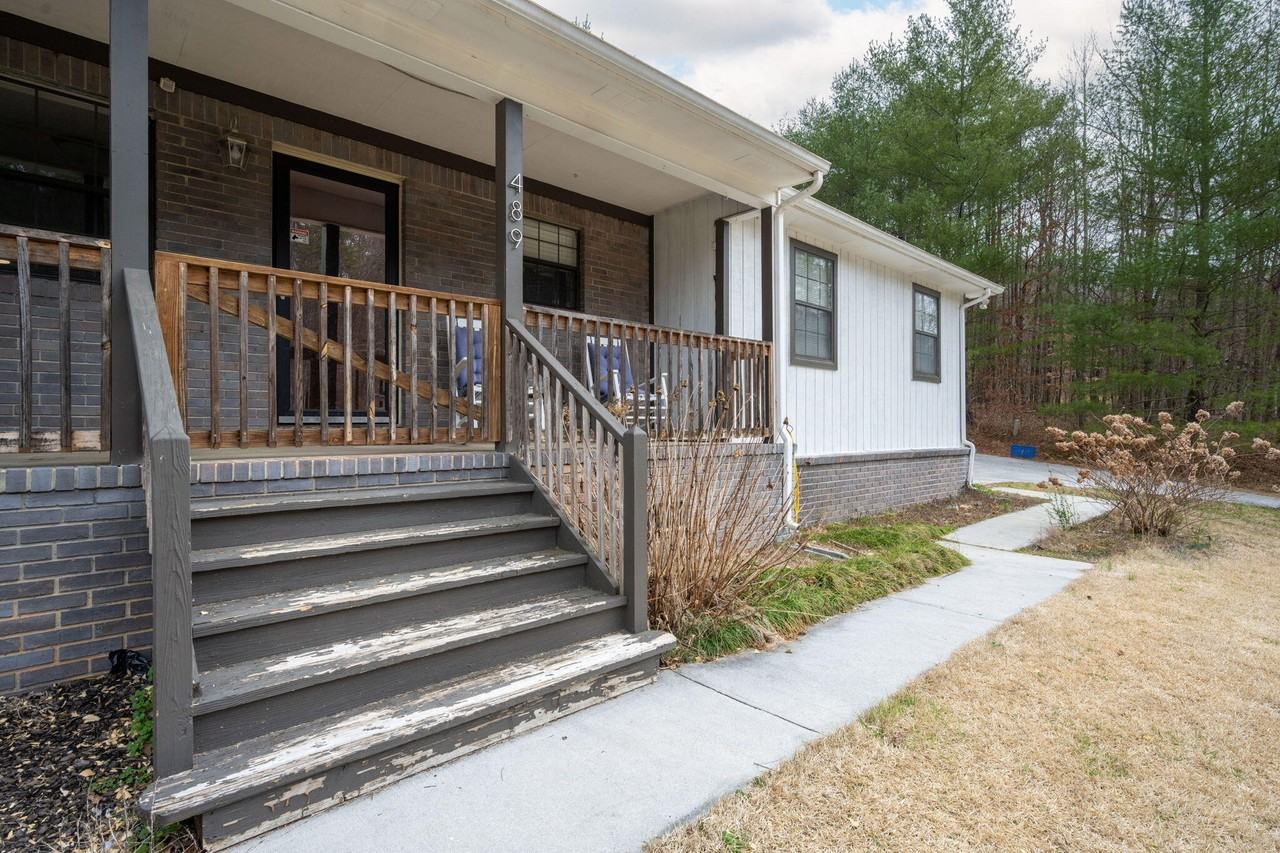 489 Ashley Ln - Photo 3 of 30