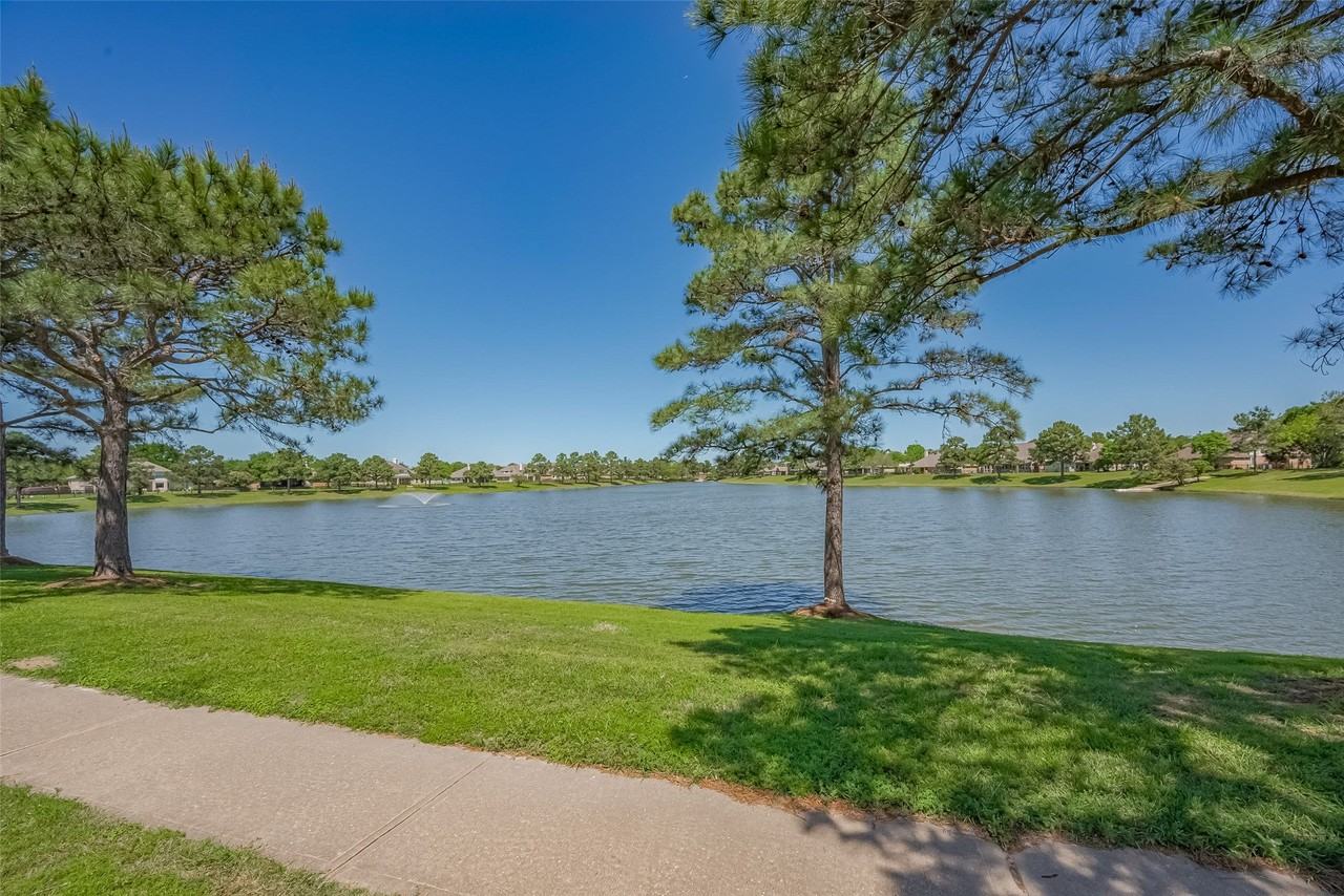 16606 Cypress Downs Dr - Photo 2 of 40