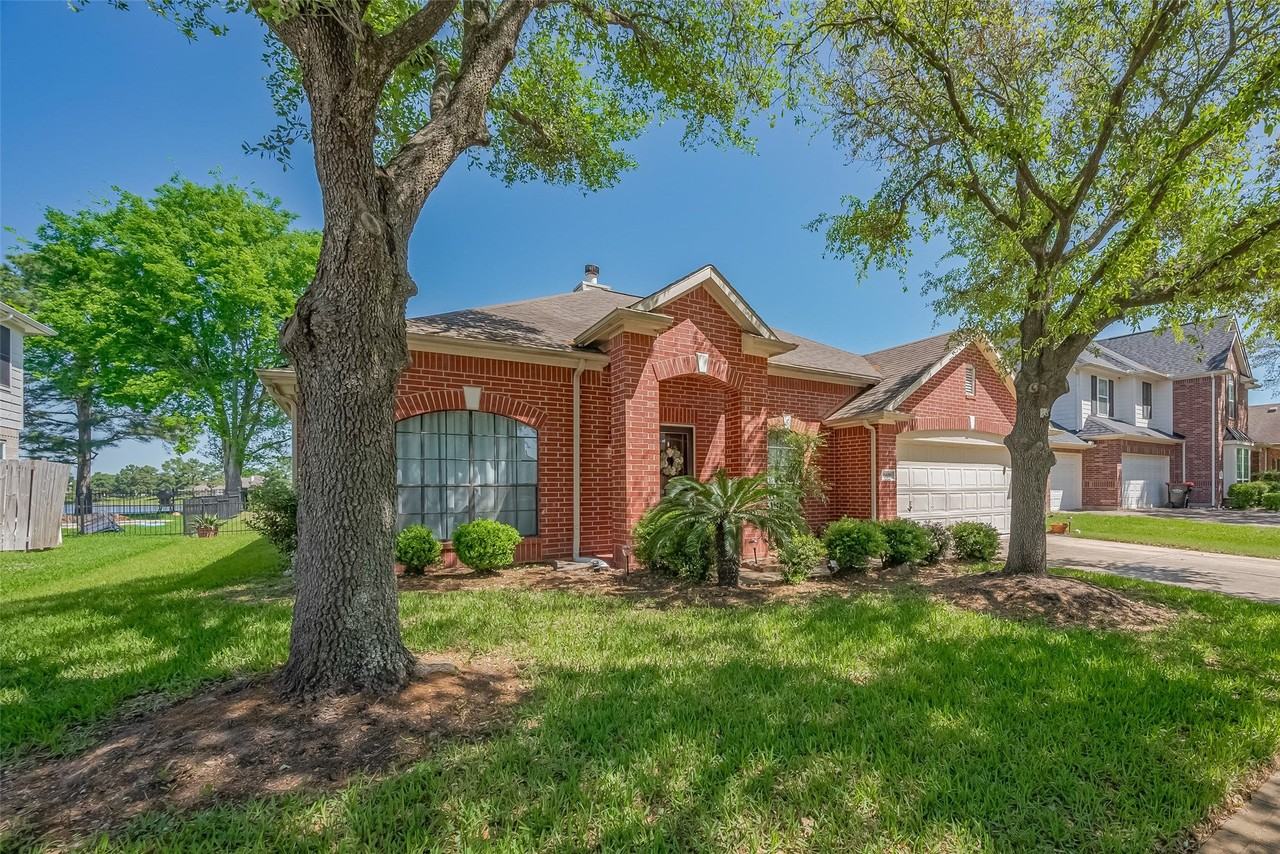 16606 Cypress Downs Dr - Photo 3 of 40