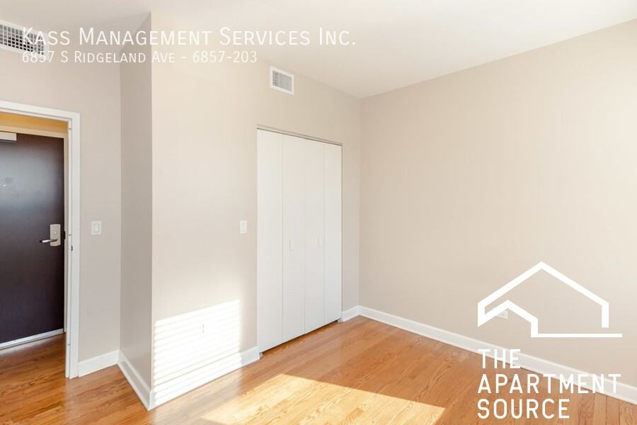 6853 S Ridgeland Ave #302 - Photo 6 of 14