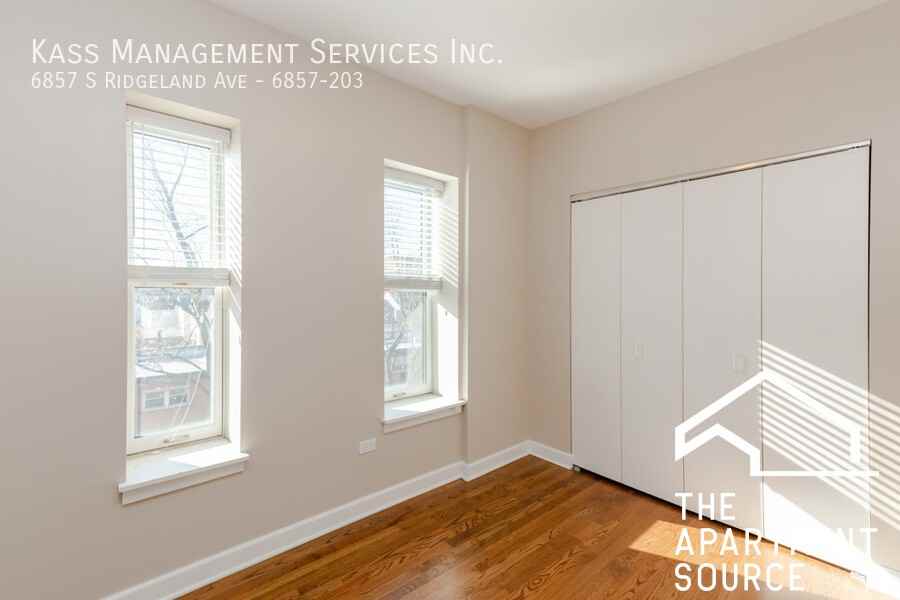 6853 S Ridgeland Ave #302 - Photo 7 of 14