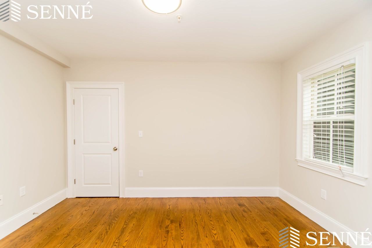 126 Columbia St #1 - Photo 4 of 11