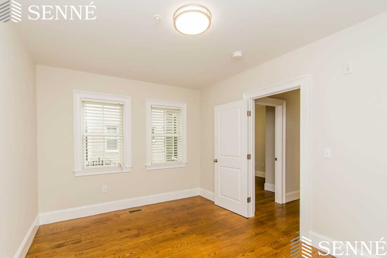 126 Columbia St #1 - Photo 5 of 11