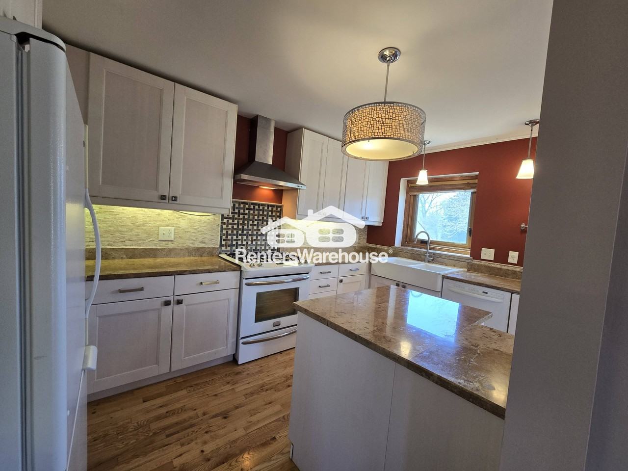 908 Rushmore Dr - Photo 2 of 24