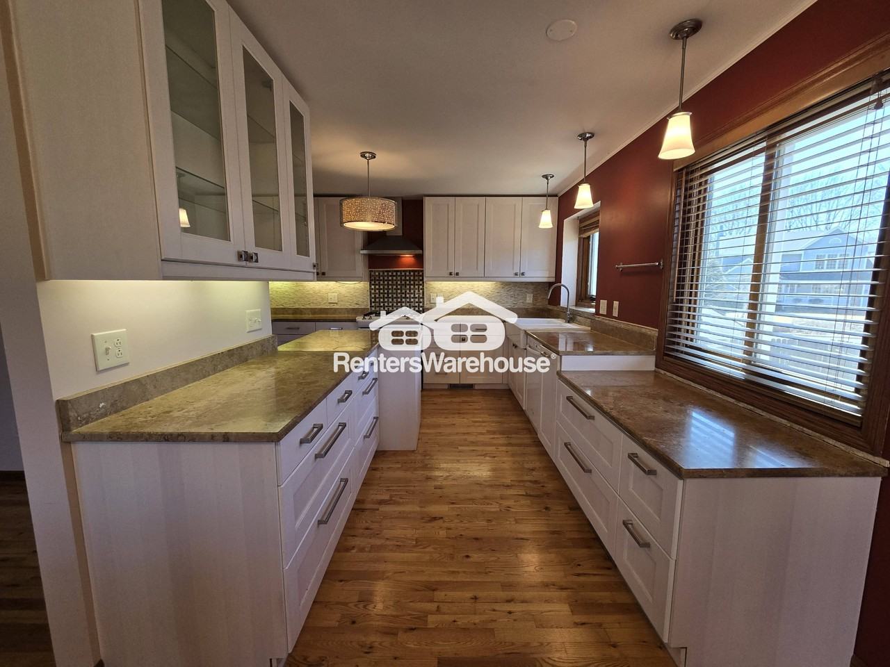 908 Rushmore Dr - Photo 3 of 24