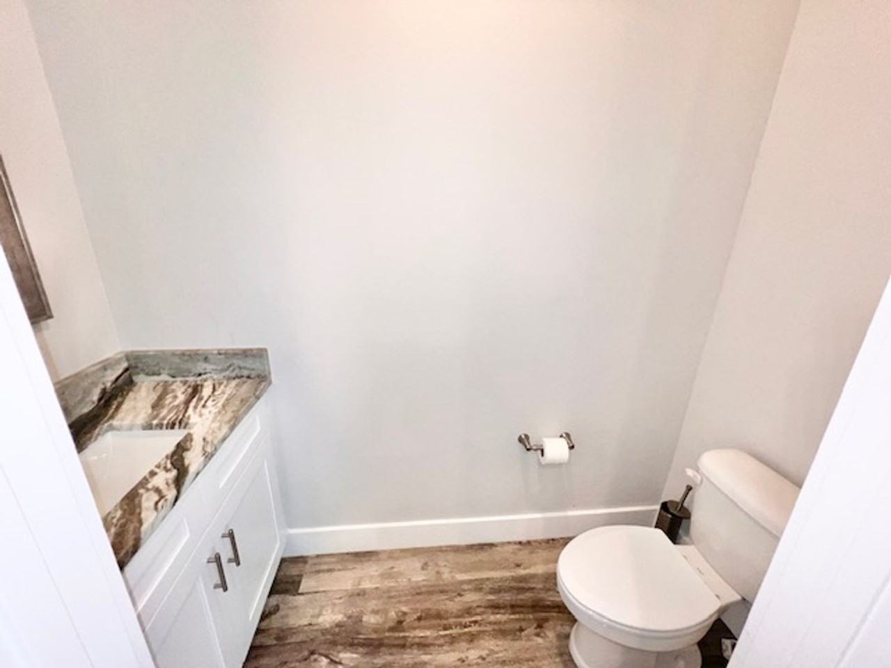 907 Randall St - Photo 7 of 18