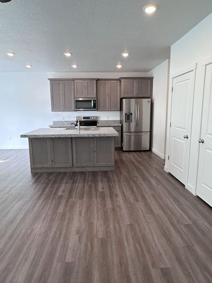 3383 W Sanctuary Ct - Photo 4 of 20