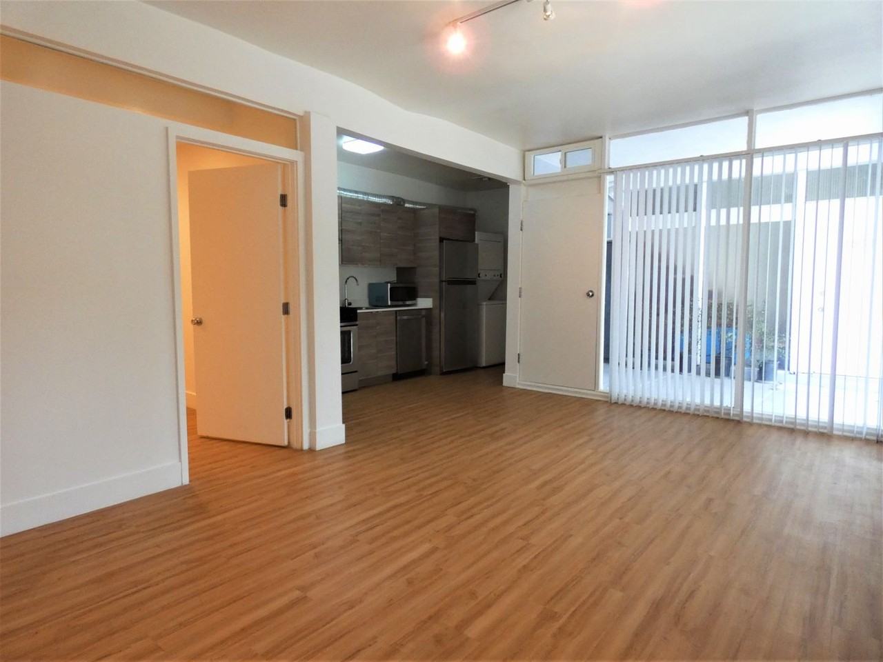 1946 Holmby Ave - Photo 6 of 15