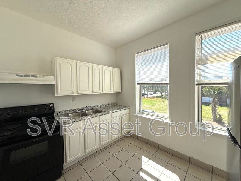 11 E 7th St #1 - Photo 5 of 11