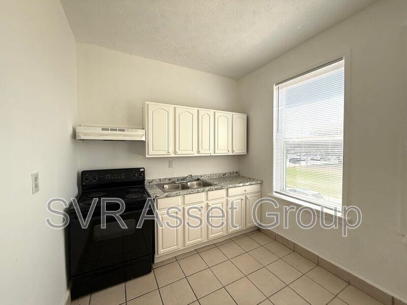 11 E 7th St #1 - Photo 7 of 11