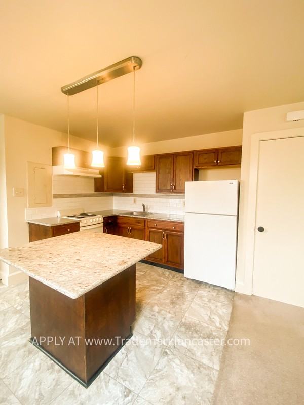 443 W Chestnut St #6 - Photo 2 of 7