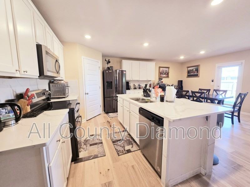 4000 Silver Spur Rd - Photo 7 of 25
