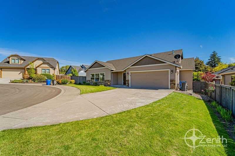 2601 Ne 50th Cir - Photo 2 of 38