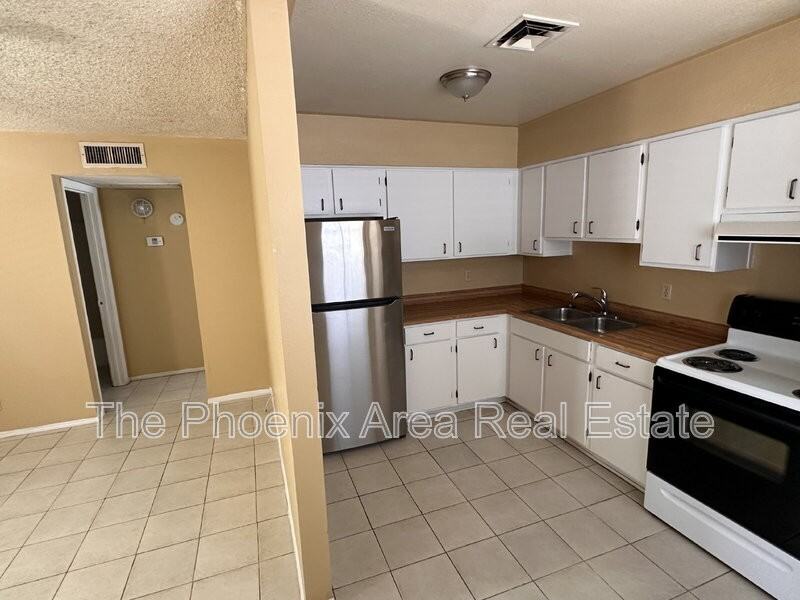 4820 E Willetta St #3 - Photo 3 of 8