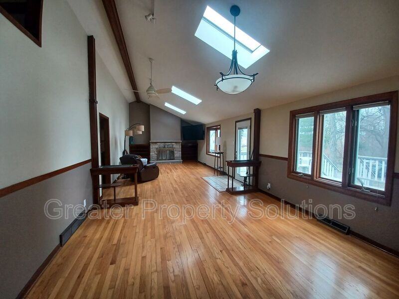 14708 Blaine St - Photo 3 of 15