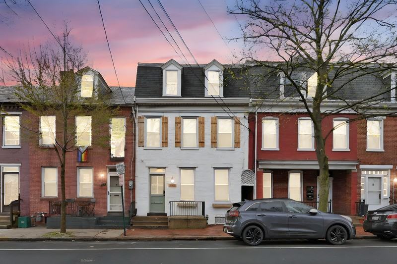 330 N Lime St - Photo 2 of 33