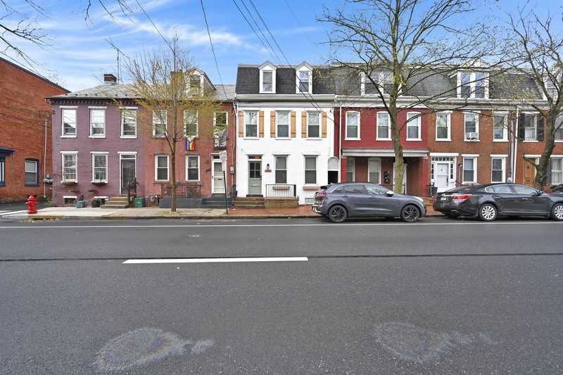 330 N Lime St - Photo 3 of 33