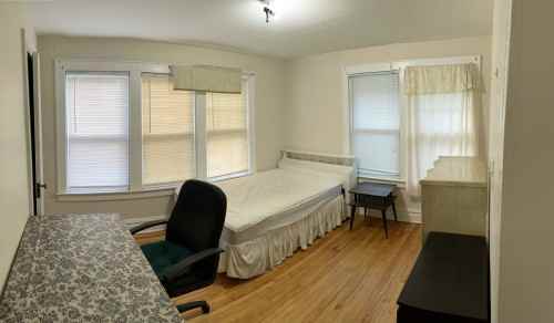 932 Lancaster Ave - Photo 4 of 9