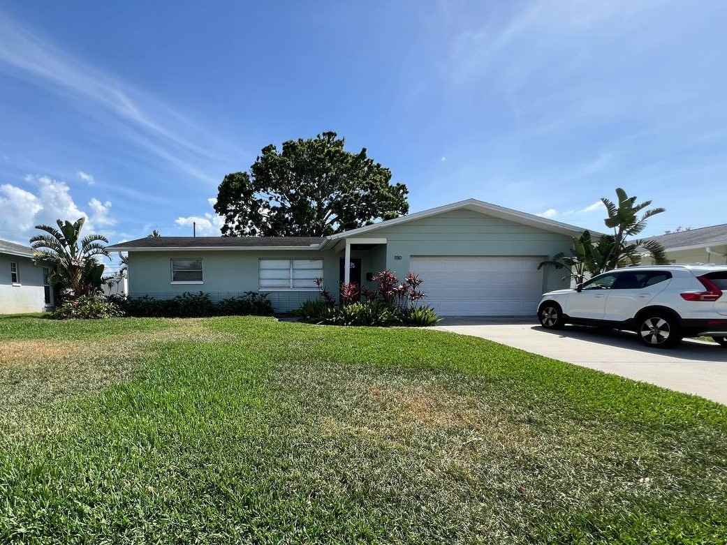 1110 41st Ave Ne - Photo 2 of 24