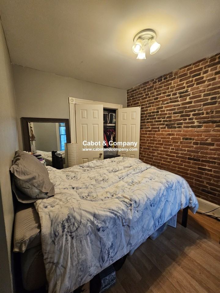 22 Mead St #1 - Photo 4 of 6