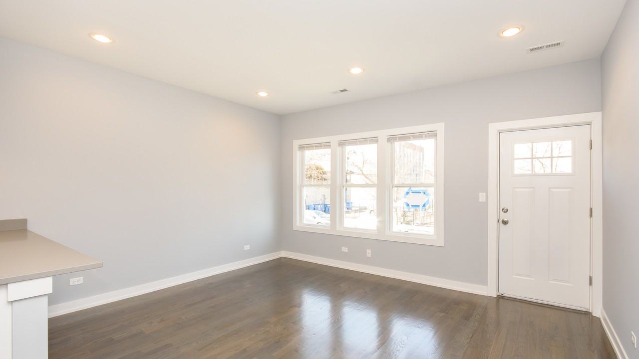 1619 N Maplewood Ave #1F - Photo 3 of 8