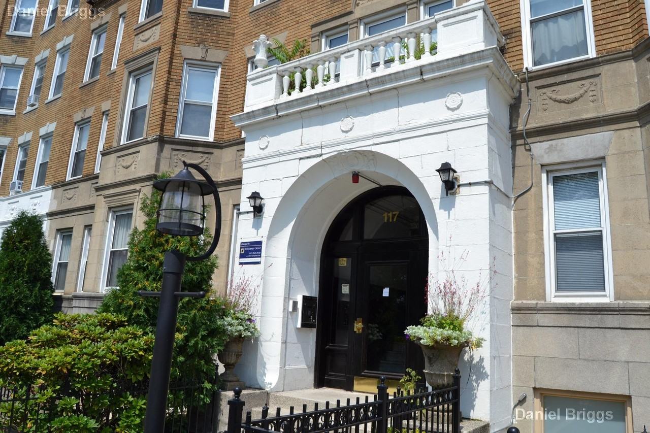 117 Park Dr #D - Photo 2 of 8