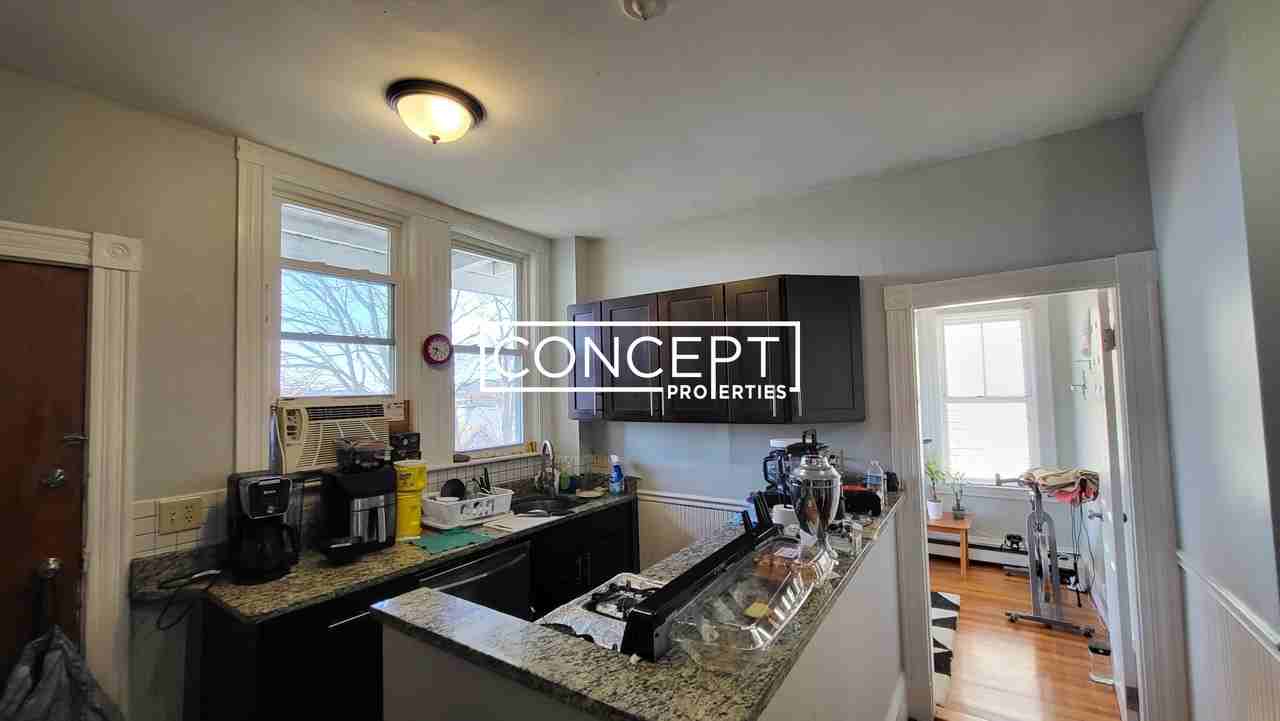 119 Lexington St #3R - Photo 7 of 40