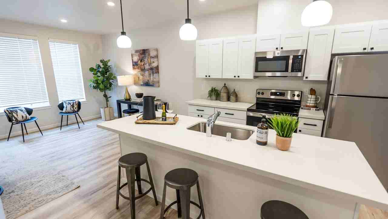 South Warner St Apts - Photo 5 of 23