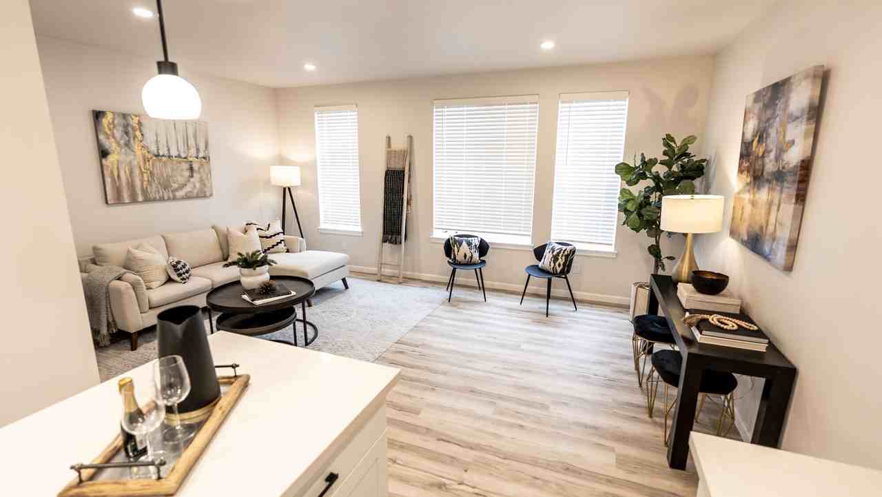 South Warner St Apts - Photo 6 of 23