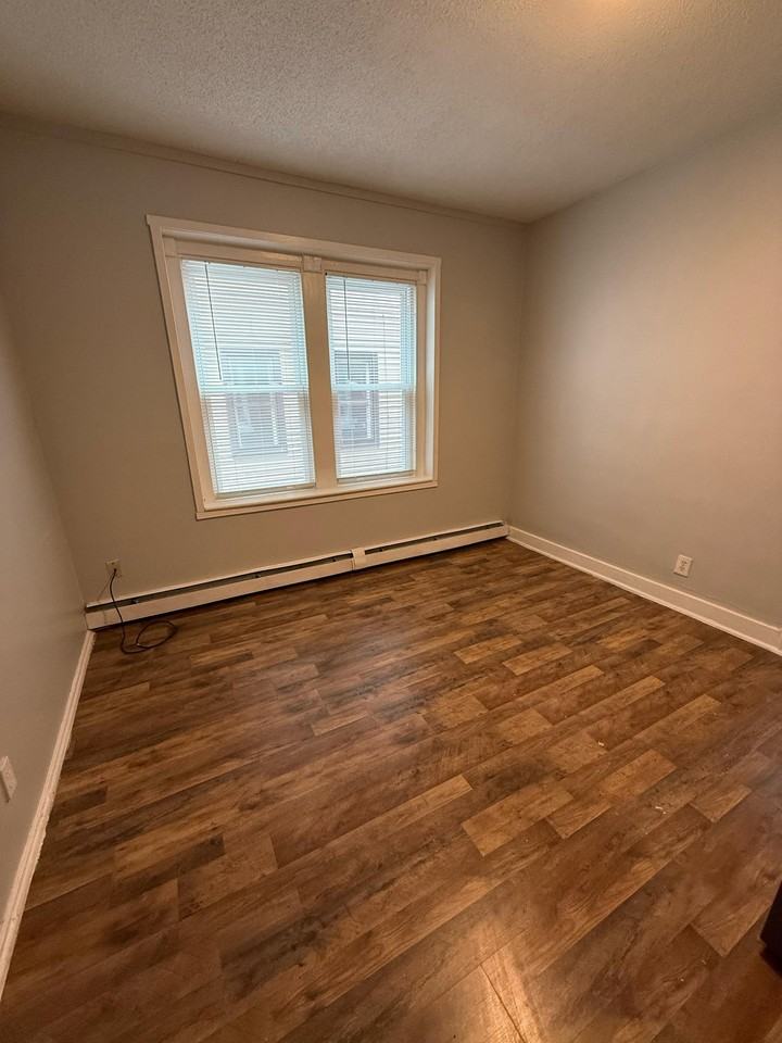 197 Glen Street - Photo 3 of 16