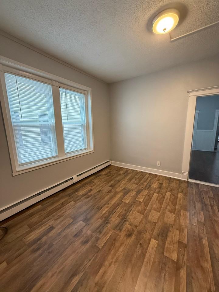 197 Glen Street - Photo 4 of 16