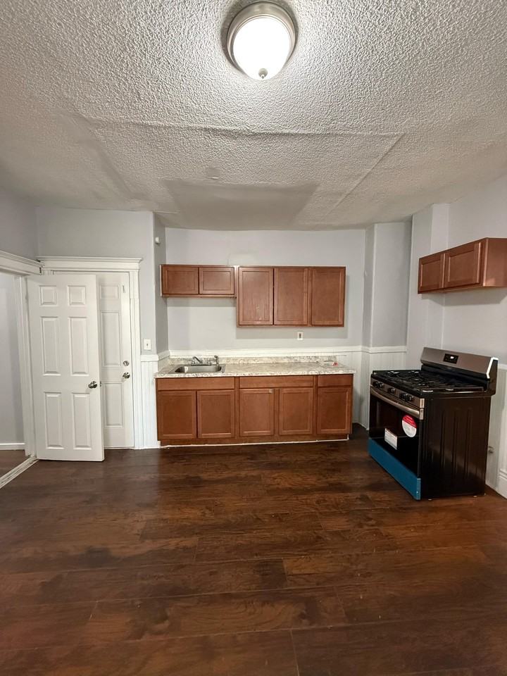 197 Glen Street - Photo 5 of 16