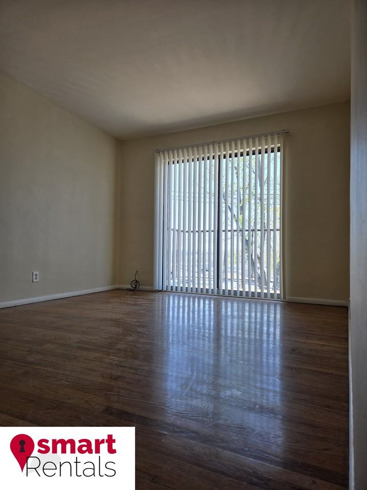 4304 Fairview Avenue - Photo 7 of 18