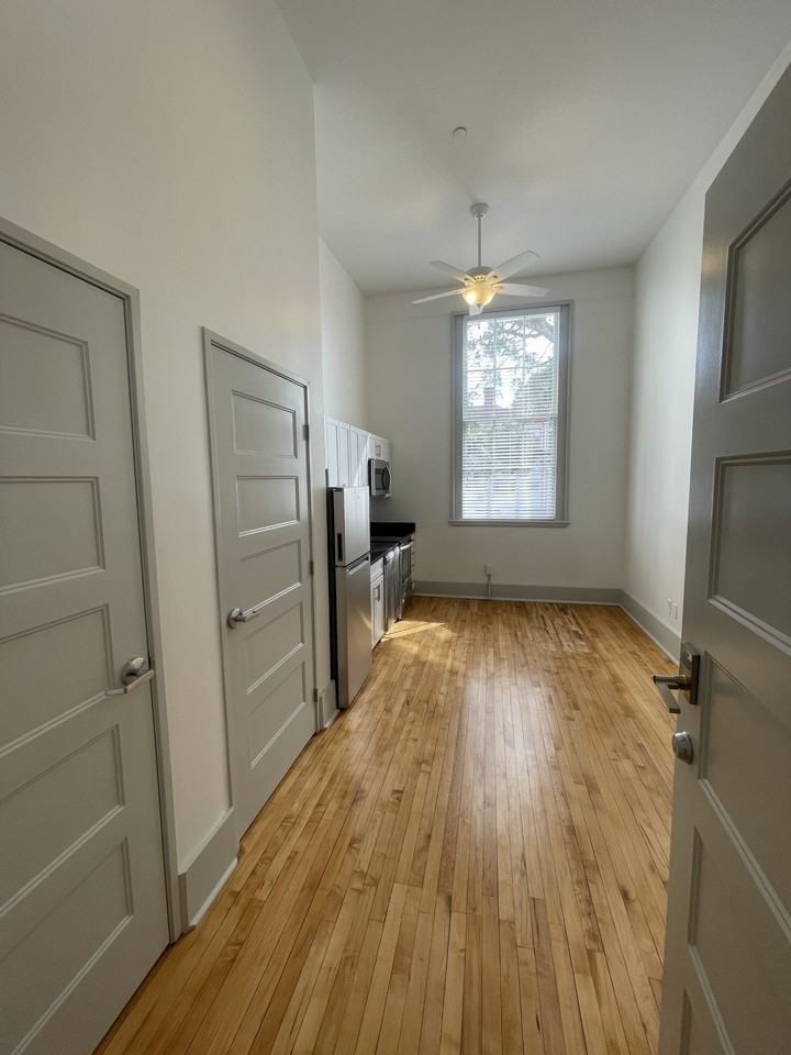315 West 38th Street - Photo 2 of 11