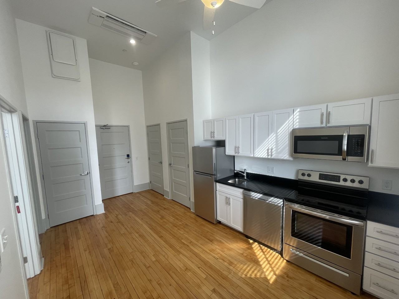 315 West 38th Street - Photo 5 of 11