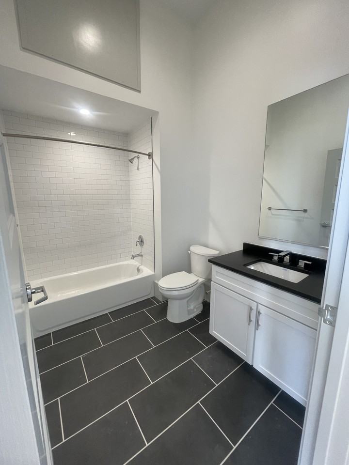315 West 38th Street - Photo 6 of 11