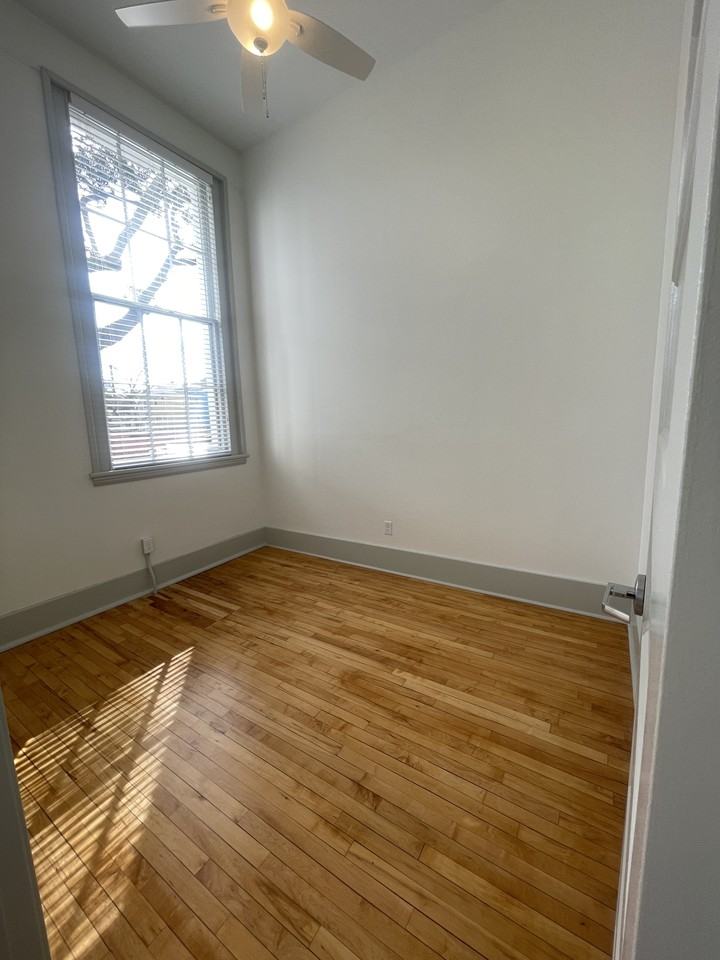 315 West 38th Street - Photo 7 of 11