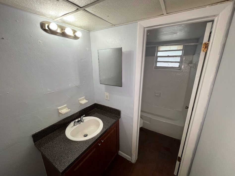 NEW CASTLE APARTMENTS LLC - Photo 3 of 22