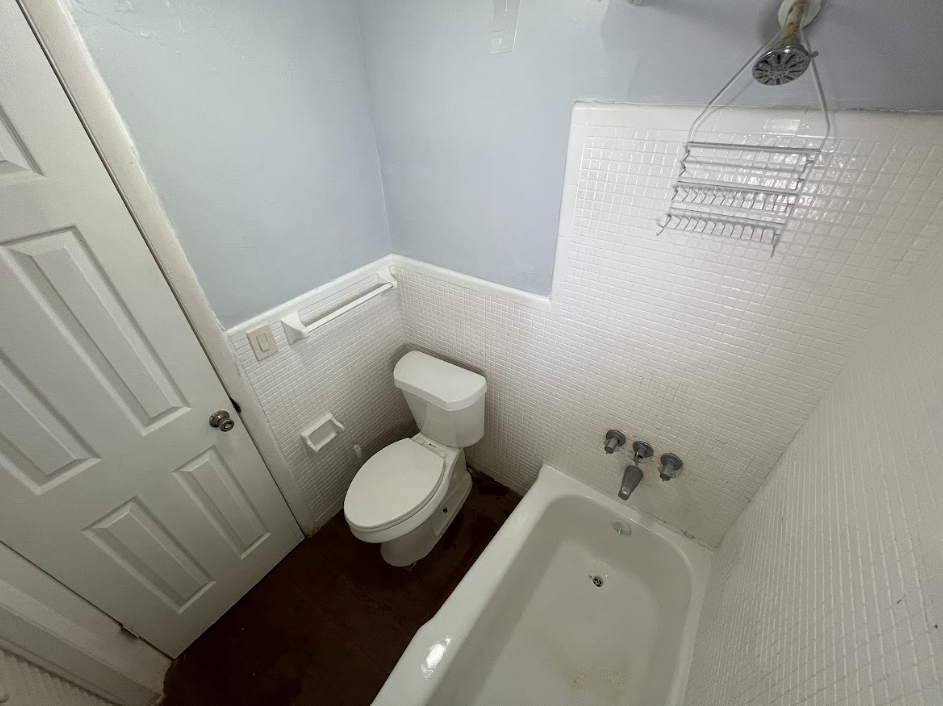 NEW CASTLE APARTMENTS LLC - Photo 4 of 22