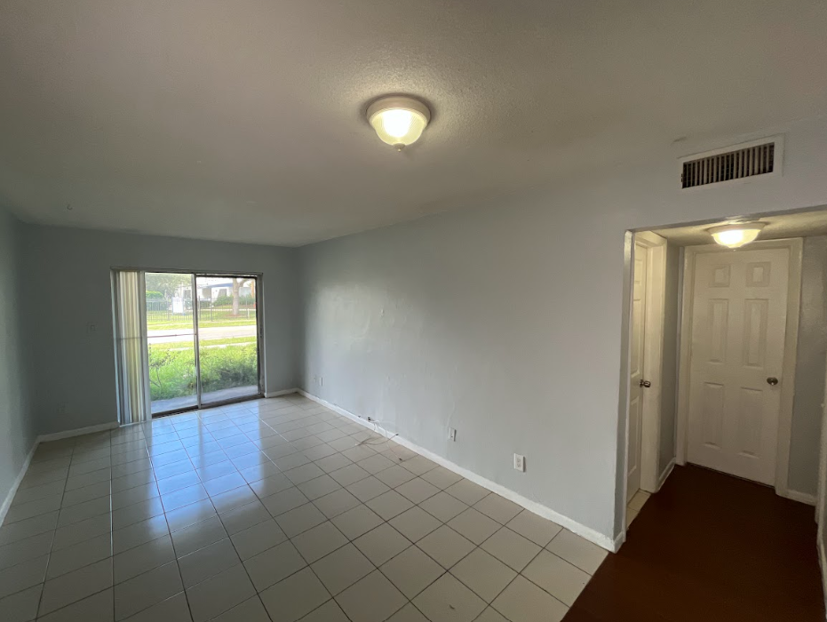 NEW CASTLE APARTMENTS LLC - Photo 7 of 22