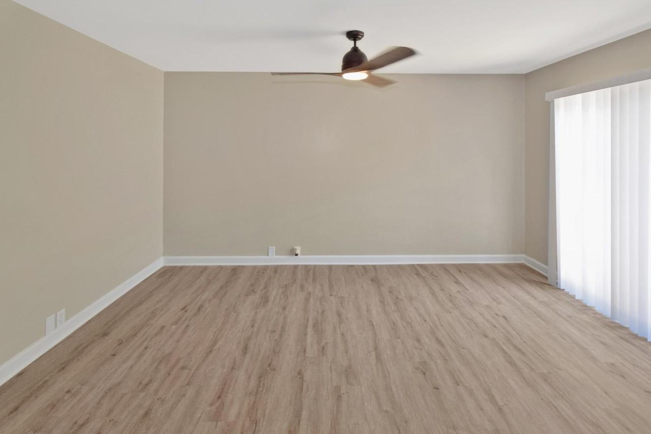 7021 Stonington Ln - Photo 3 of 11