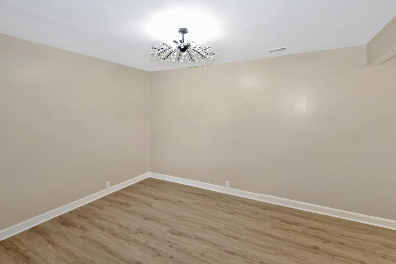 7021 Stonington Ln - Photo 5 of 11