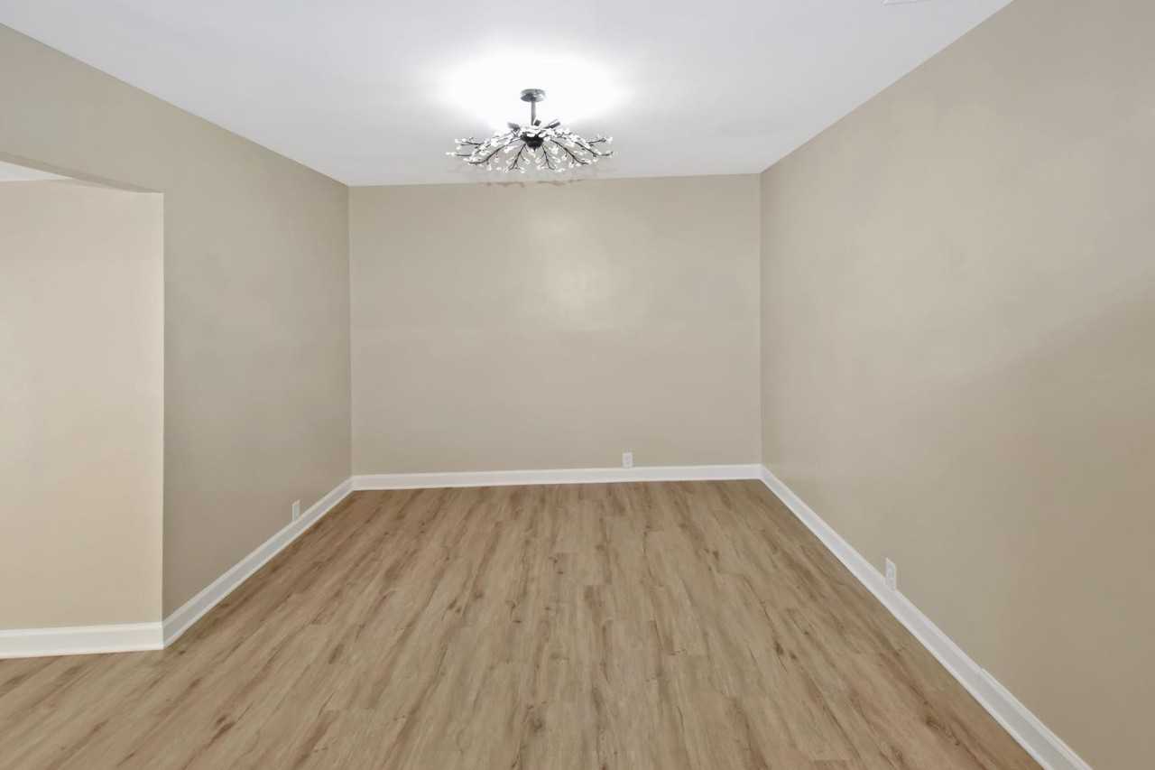 7021 Stonington Ln - Photo 6 of 11