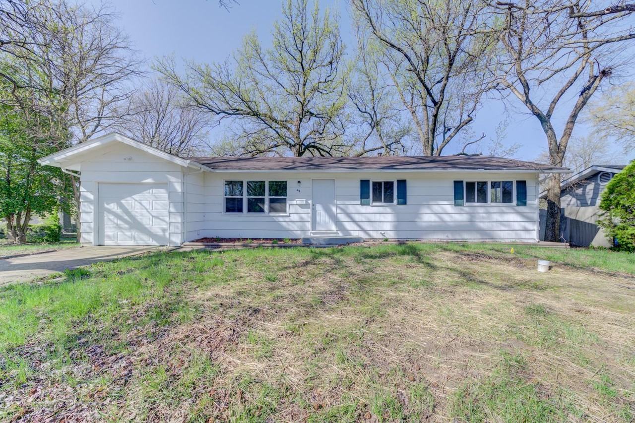 49 Forestwood Dr - Photo 3 of 20