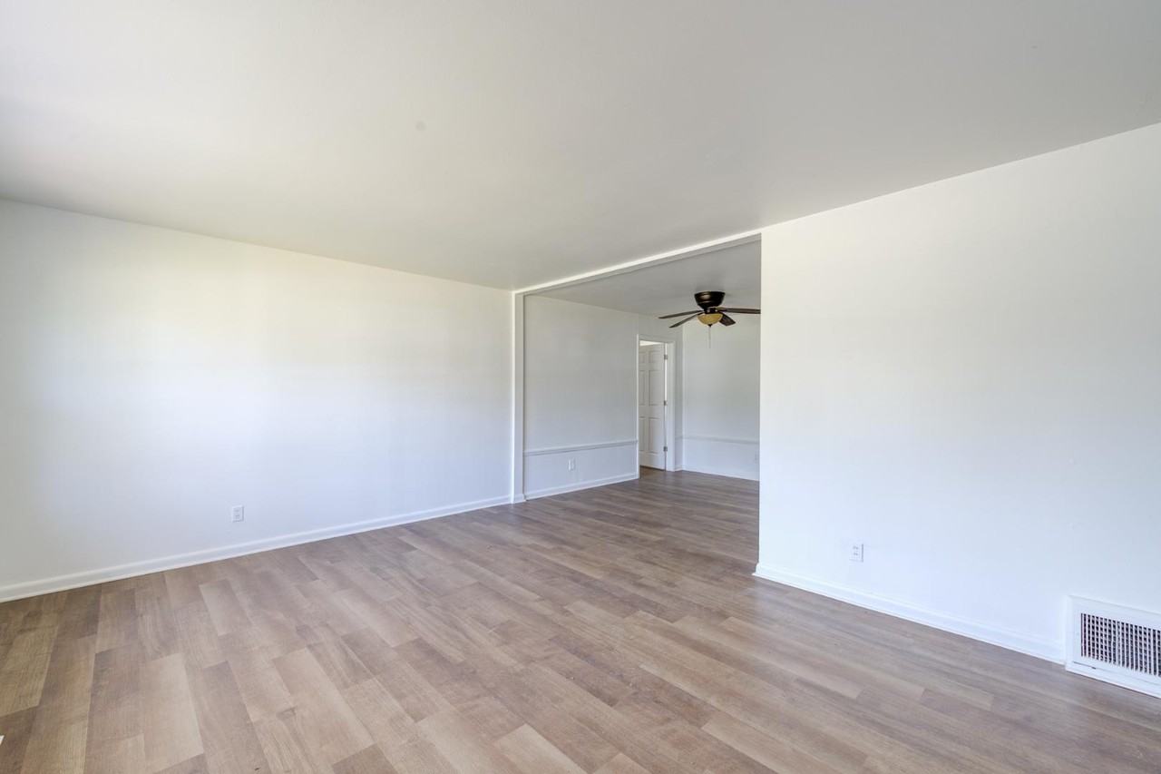 49 Forestwood Dr - Photo 5 of 20
